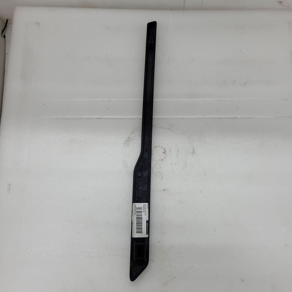 [708303003-001] RH Rear Trim Box