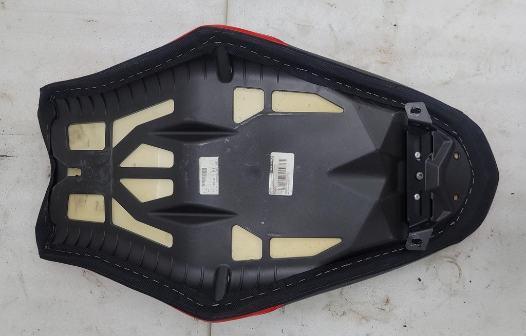asm-seat blk/indyred/titanium