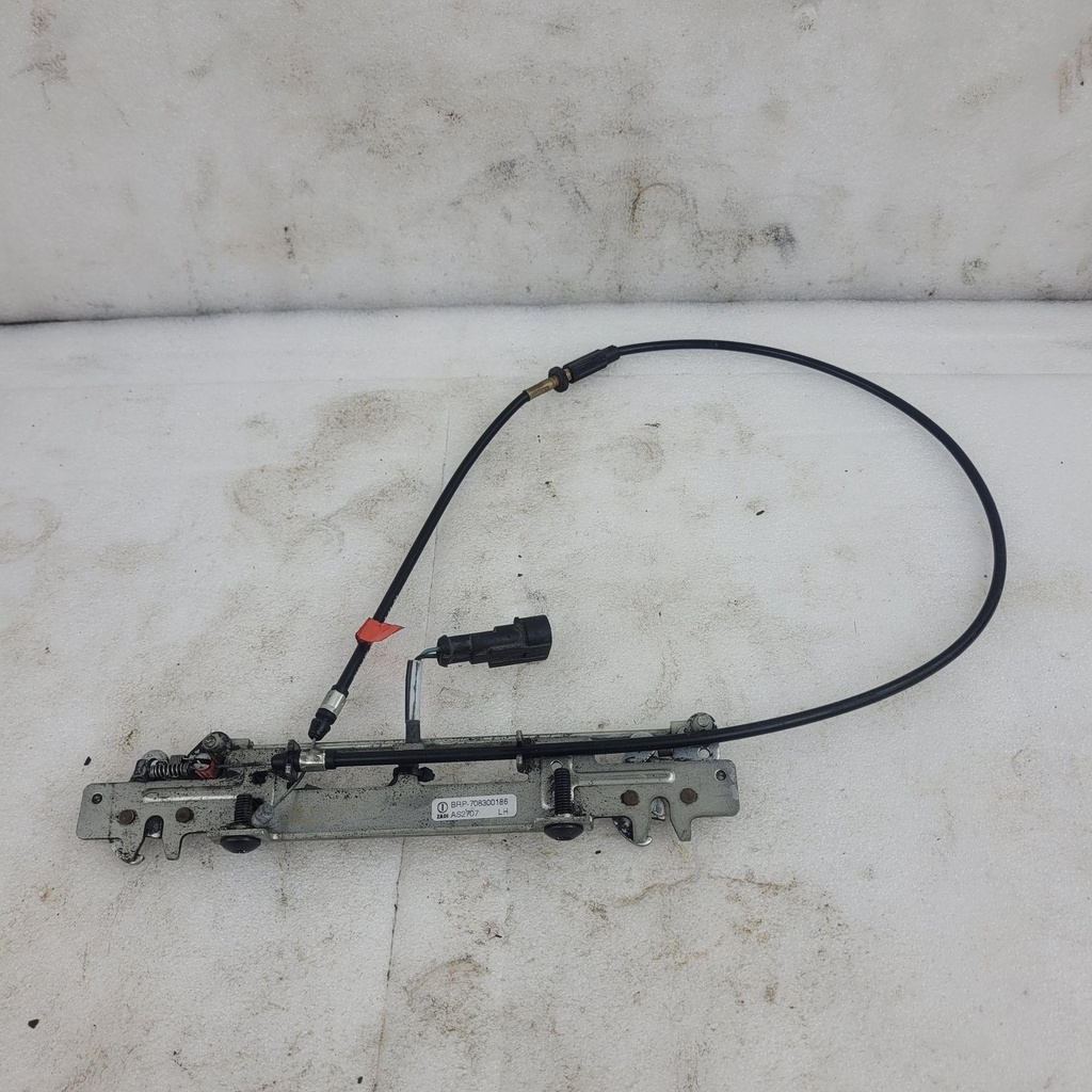 [708300186-001] (new ref. 708301640) lh latch (708300186-001)