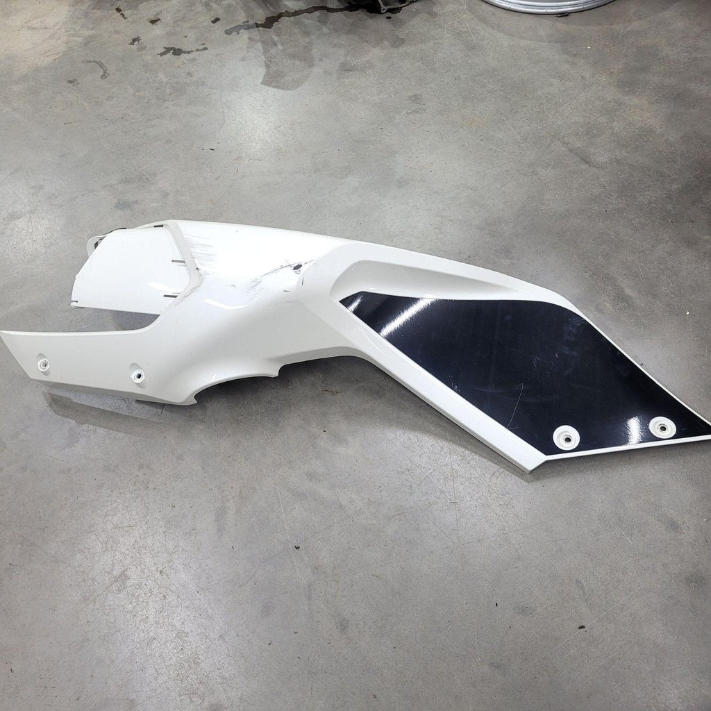 (new ref. 705010844) lh fairing pearl white