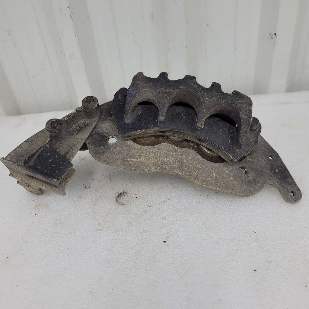 3 piston brake caliper, front,