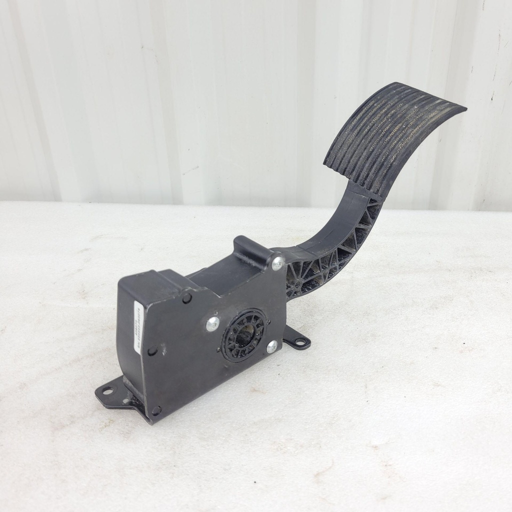 throttle pedal