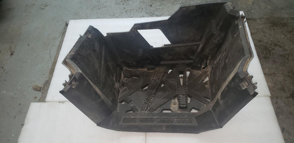 [5452938-070-001] footwell, left, gloss black[a85a7][a8ca7][a8ca1] (5452938-070-001)