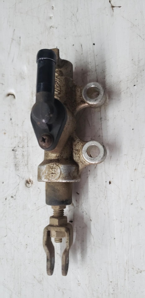 [5KM2583V0000-001] rr. master cylinder assy (5KM2583V0000-001)