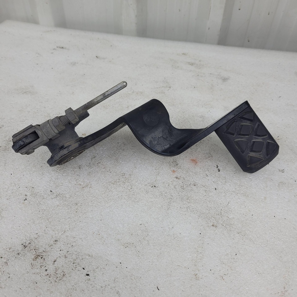 [705600633-001] brake pedal (705600633-001)