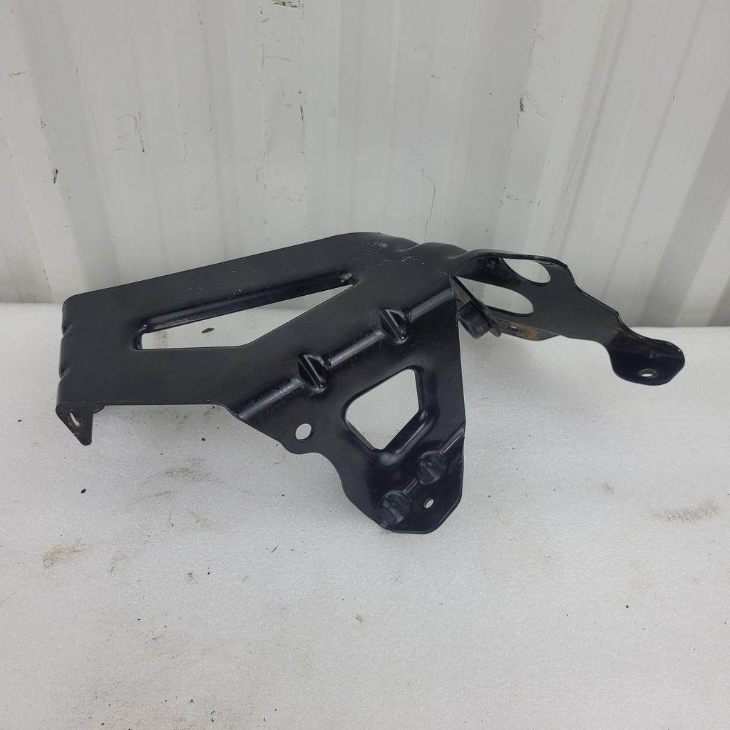 bracket, front
