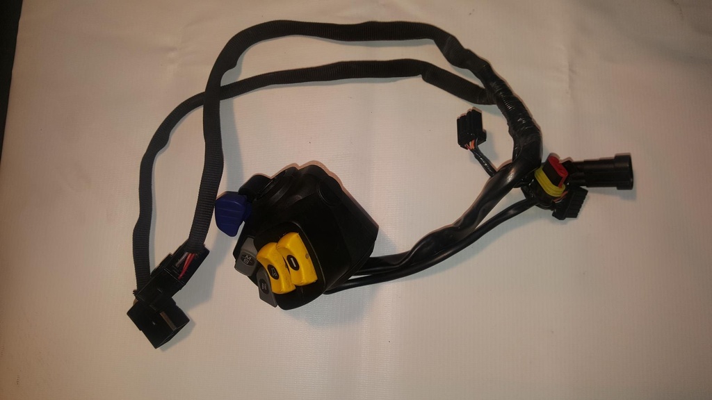 [515176504-001] lh switch housing (515176504-001)